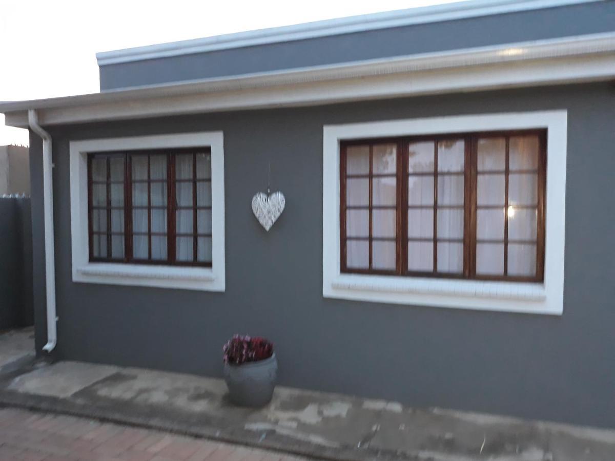 Fancy Pansy Apartment Germiston Exterior photo