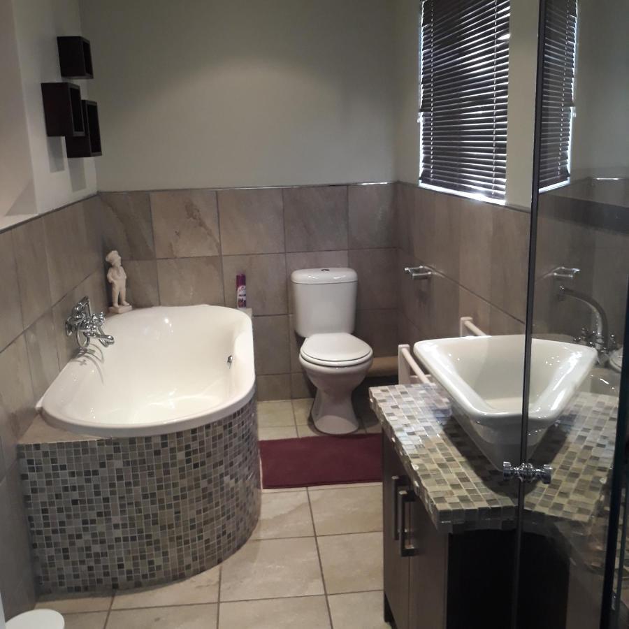 Fancy Pansy Apartment Germiston Exterior photo